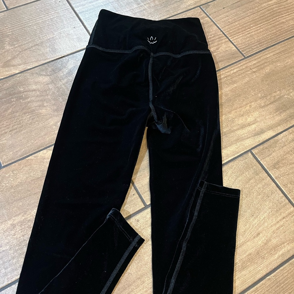 NWOT beyond yoga black velvet legging size small - Picture 4 of 6